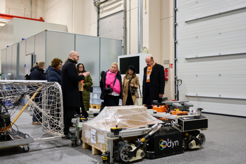 Die französische Delegation aus Amiens besucht das Fraunhofer IML.
