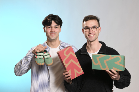 Sizeless: Alexander Schemel, Leander Peters